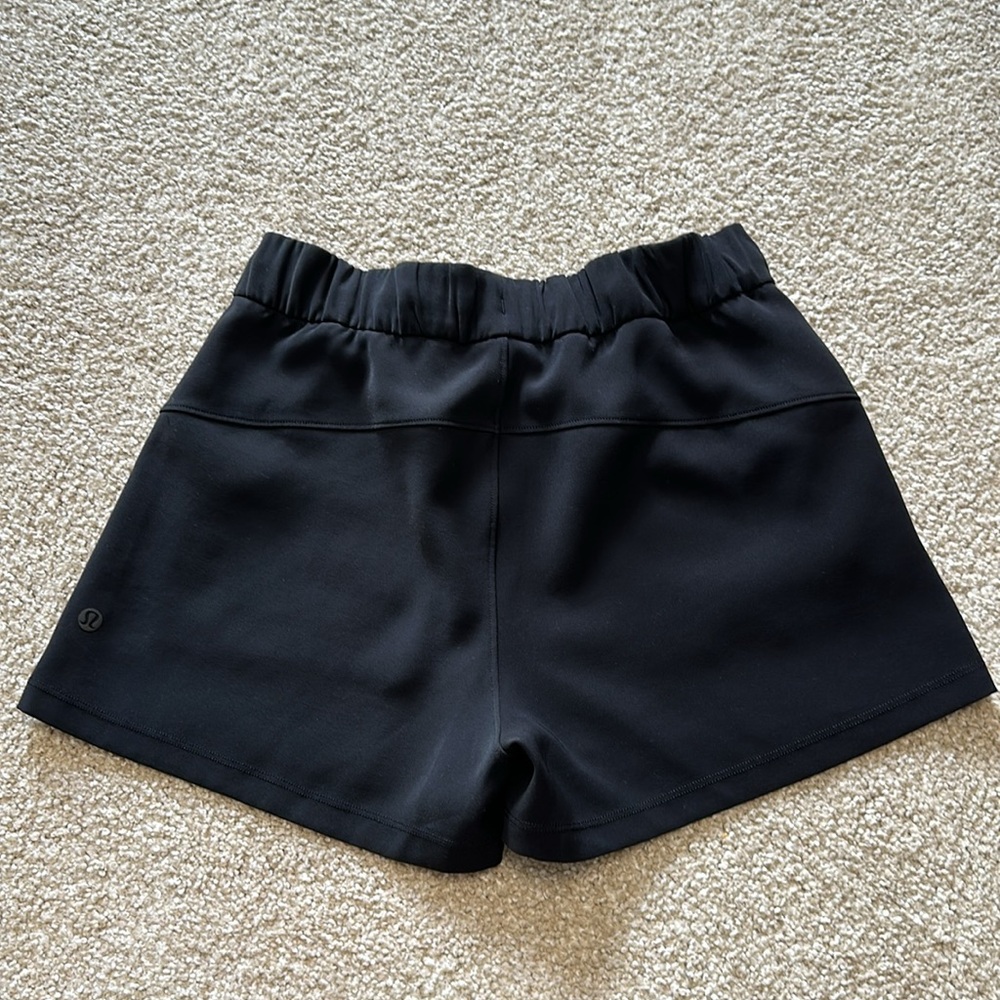 🏝️ Lululemon “ On the Fly” shorts 🏝️ - Picture 2 of 5